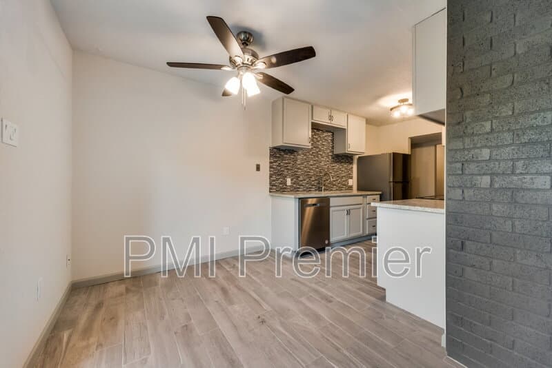 North Richland Hills House: 7021 Lincolnshire Ln