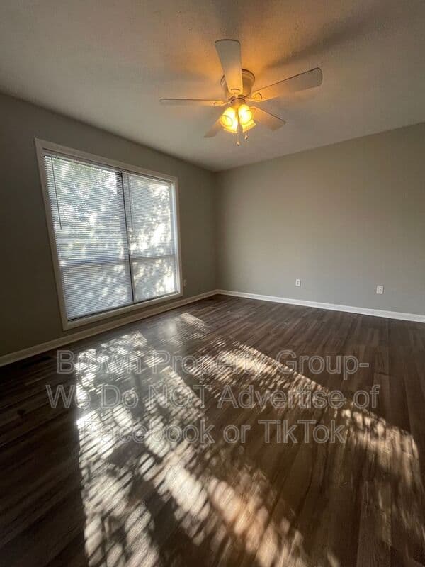 Fayetteville House: 6897 Kingsgate Dr