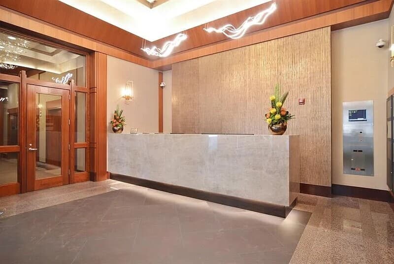 Chicago Condo: 33 W Ontario St
