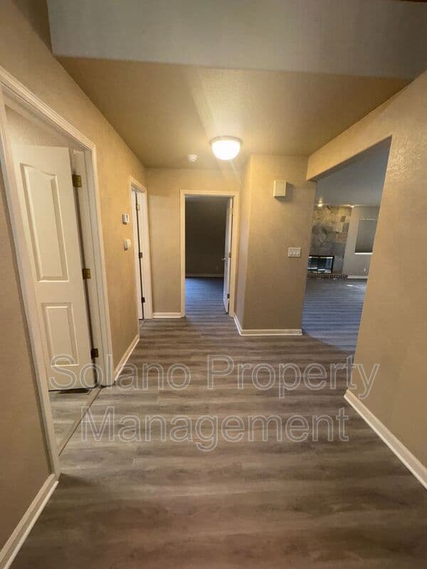 Fairfield House: 3426 Glen Ellen Dr