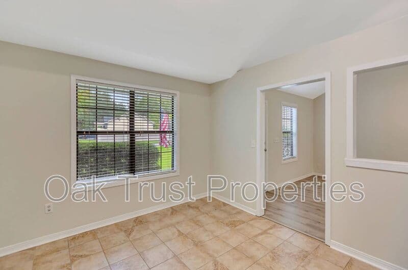 Charleston House: 1755 River Front Drive
