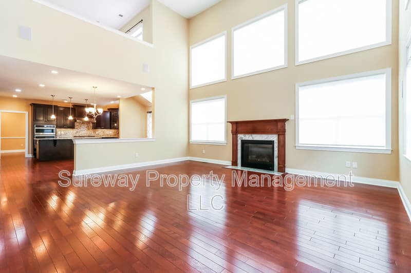 Monroe Township House: 17 Greylynne Drive