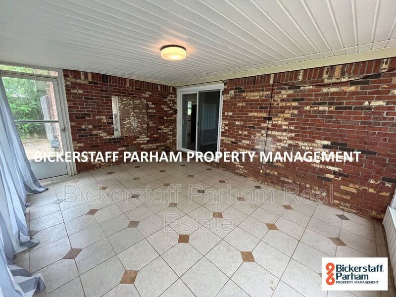 Columbus House: 3011 Apache Drive