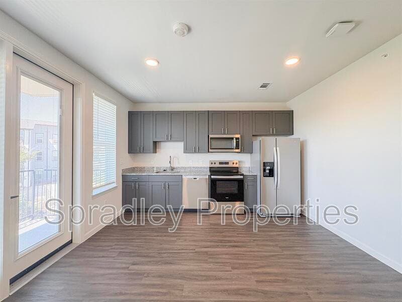 Belton Condo: 710 Shine St.
