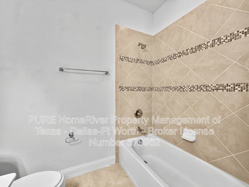 Keller House: 3000 Crestwater Rdg