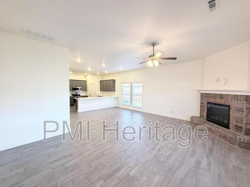 Pea Ridge House: 256 Hunt Street
