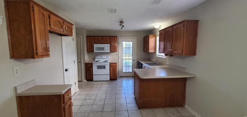 Memphis House: 8403 Creek Front Drive