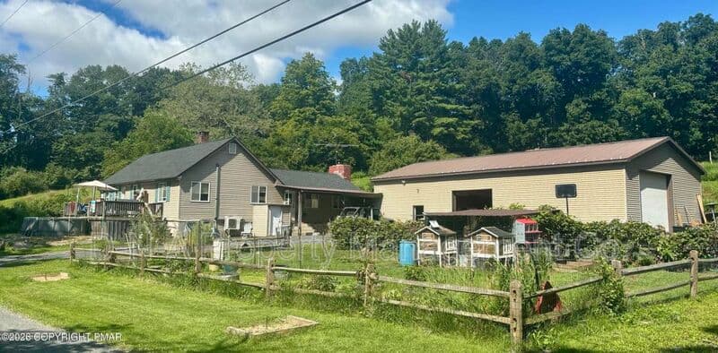 East Stroudsburg House: 135 Little Creek Lane