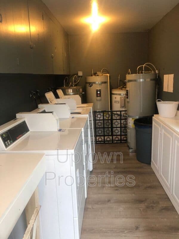 Portland House: 4633 SW Huber St