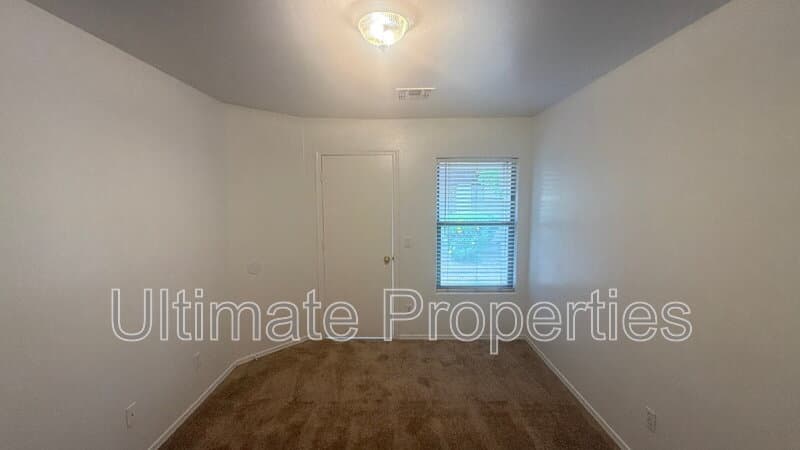 Glendale House: 7145 W Maryland Ave