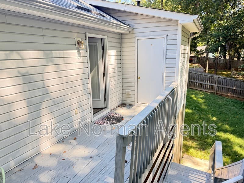 Huntersville House: 8006 Maxwelton Dr