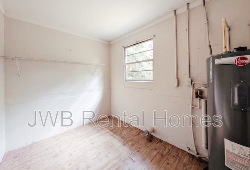 Jacksonville House: 7137 Eudine Dr N