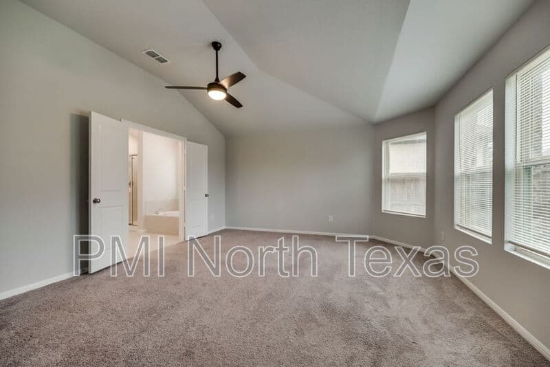 Celina House: 4544 Hemingway Ave