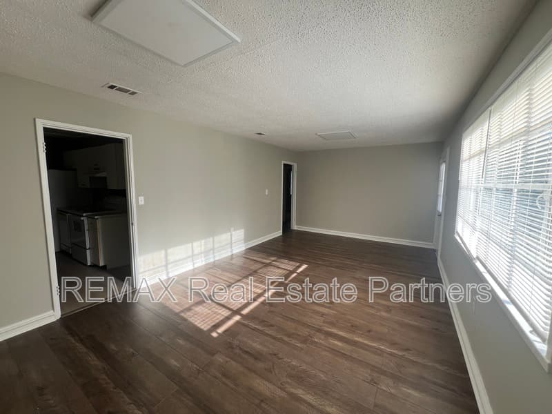 Petal House: 201 Rosewood Dr