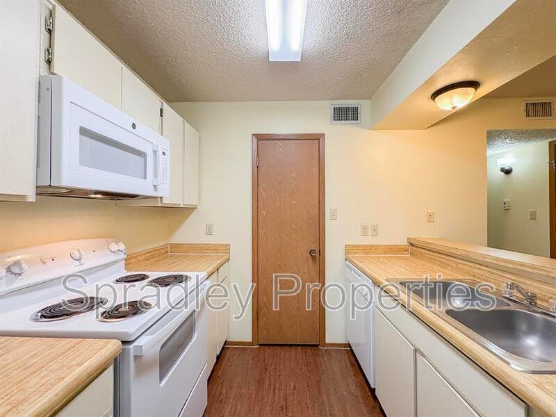 Troy Condo: 120 W Main St