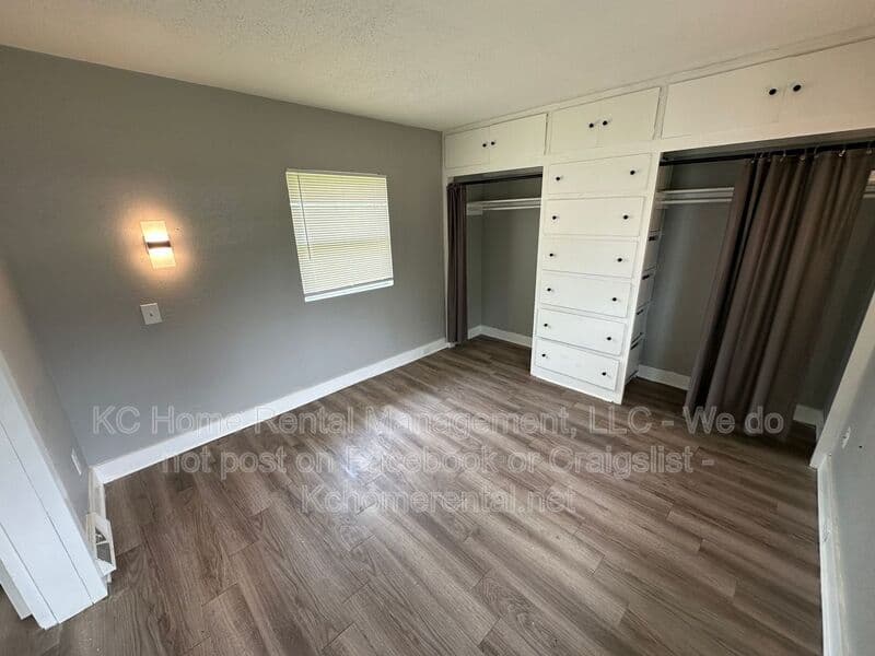 Kansas City House: 7113 N Highland Ave
