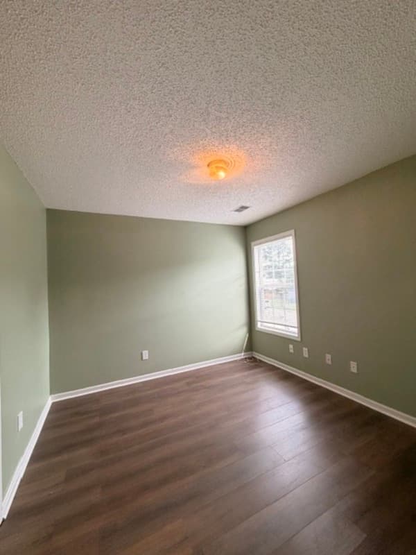 Columbia House: 25 Willow Hurst Court