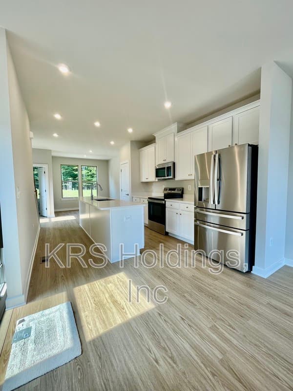 Woodbridge Townhome: 3738 District Dr.