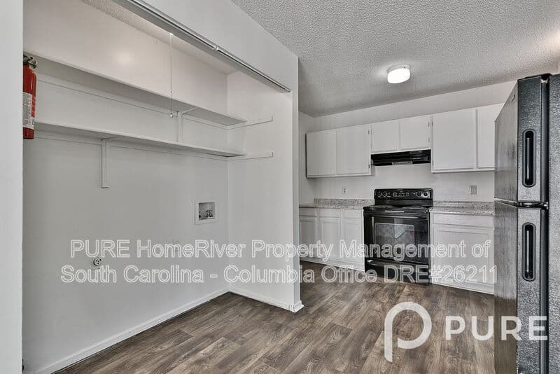 West Columbia House: 1290 Hulon Circle