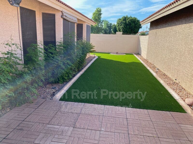 Gilbert House: 788 S Martinique Drive
