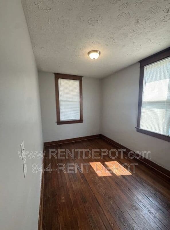 Evansville House: 1731 S Kerth Ave