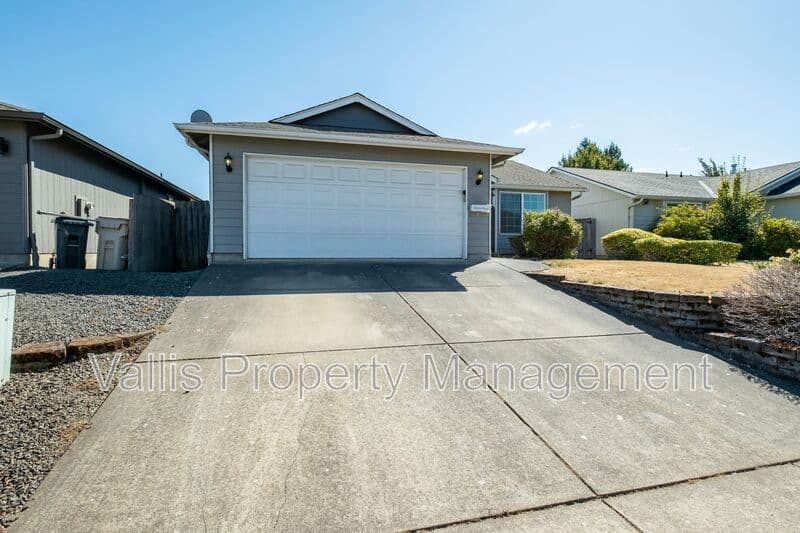 Albany House: 3234 23rd Avenue Southeast