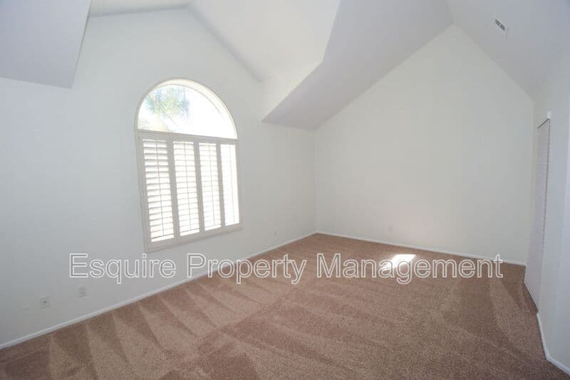 CAMARILLO House: 804 CALLE LOS GATOS