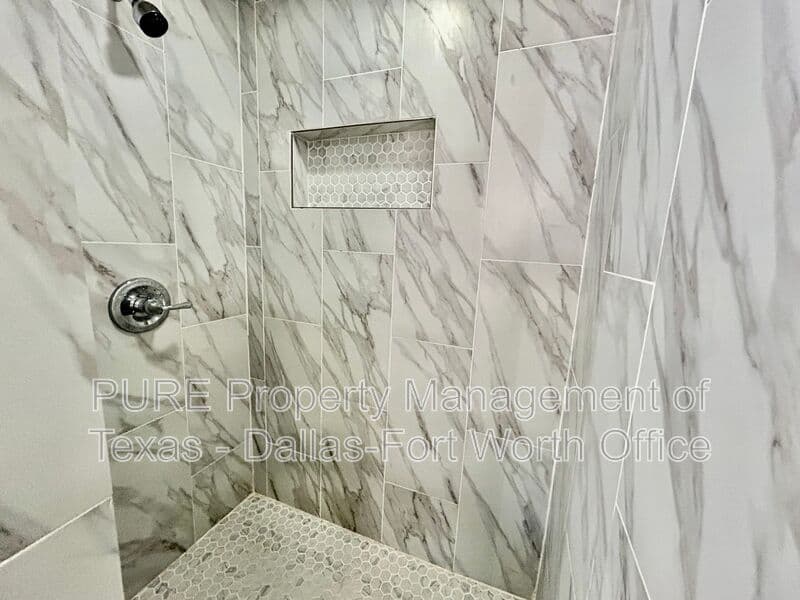 North Richland Hills House: 7729 Red Oak St.