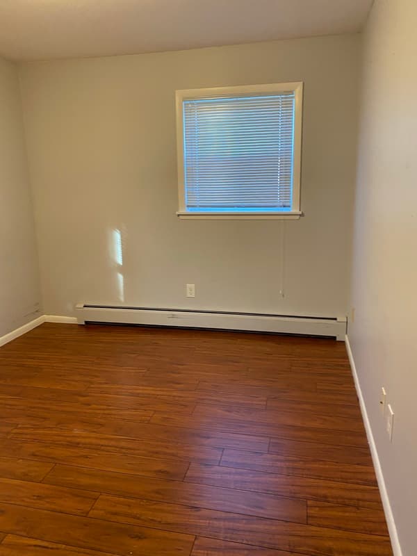 Monticello Condo: 705 E 3rd St #1