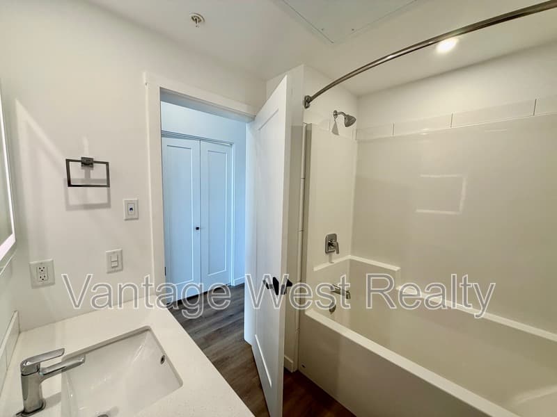 Kelowna Condo: 544-1274 Devonshire Ave