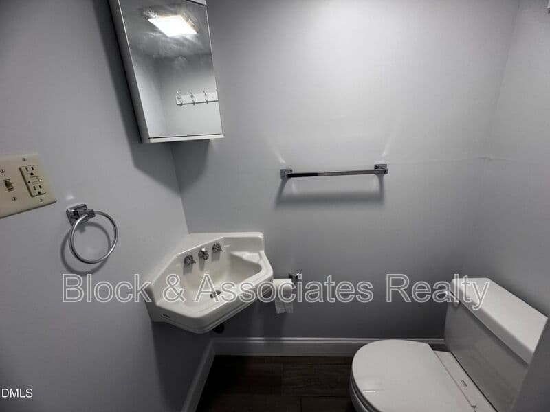 Raleigh House: 1238 Teakwood Pl