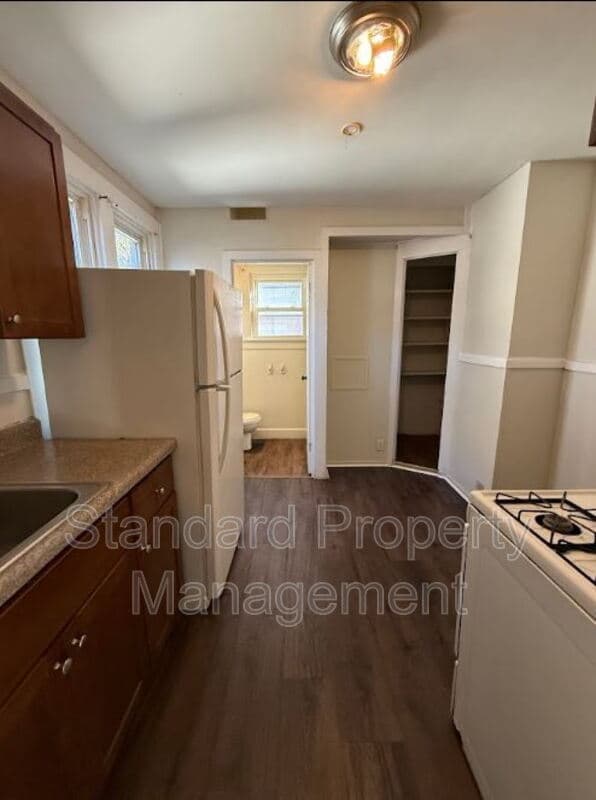 Rochester House: 866 Dewey Ave (Lower Apt)