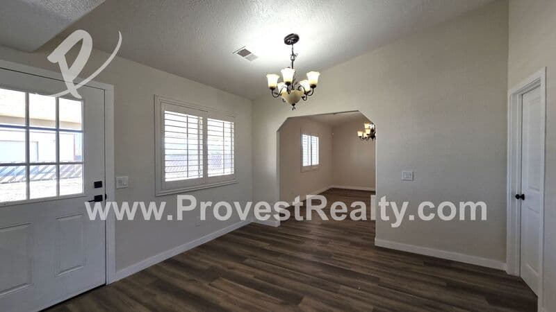 Hesperia House: 8305 Topaz Ave