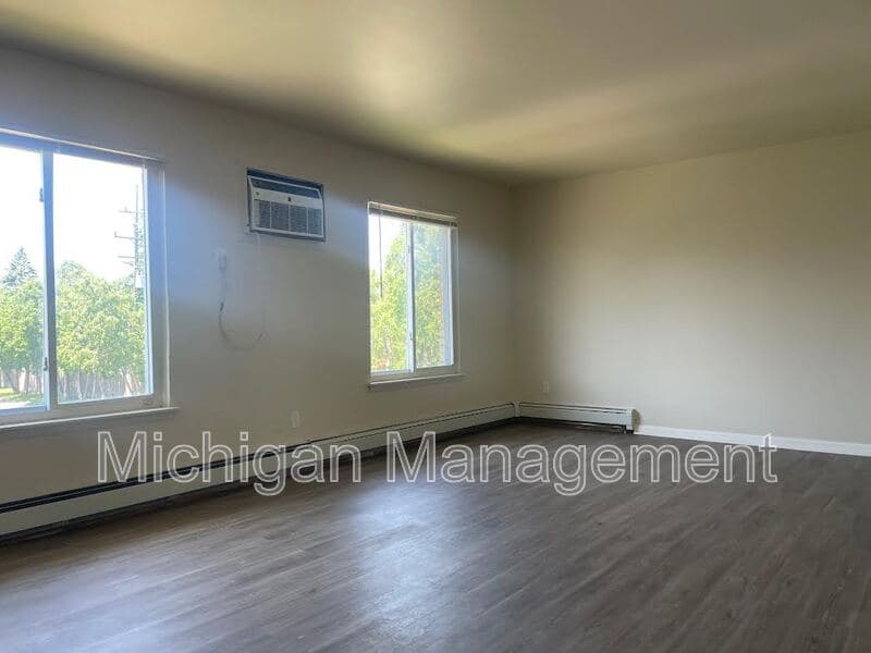 Allen Park Condo: 19220 Wick Rd