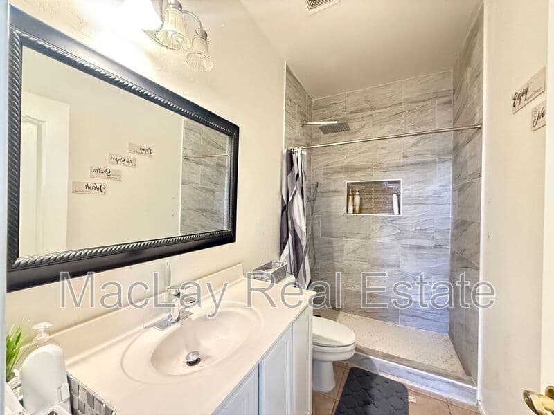 Chandler House: 757 W Aloe Pl