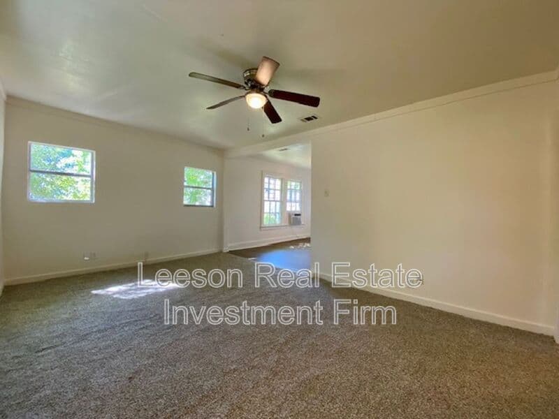 Shreveport House: 3136 Blanchard Road