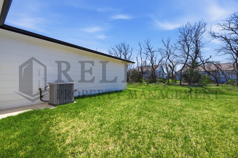 Valley Center House: 701 E Elmwood St