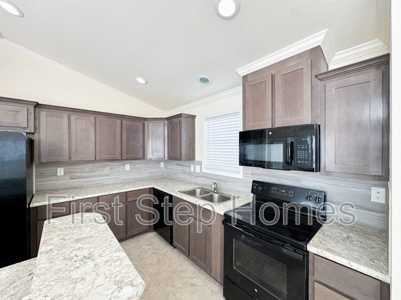 Oak Point House: 153 Cabrera Street