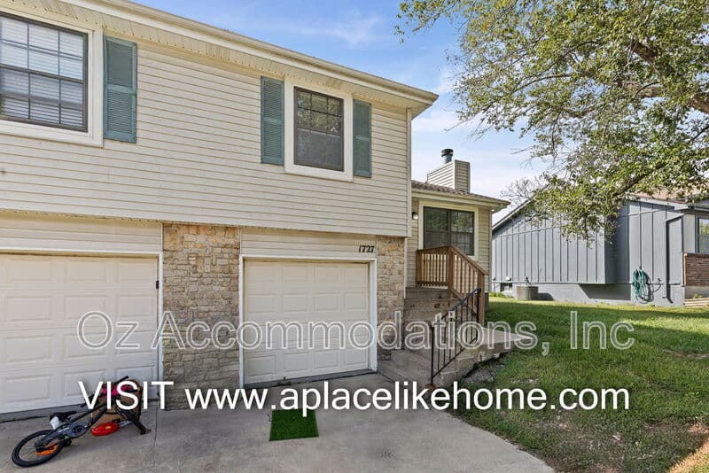 Olathe Condo: 1727 W Spruce St