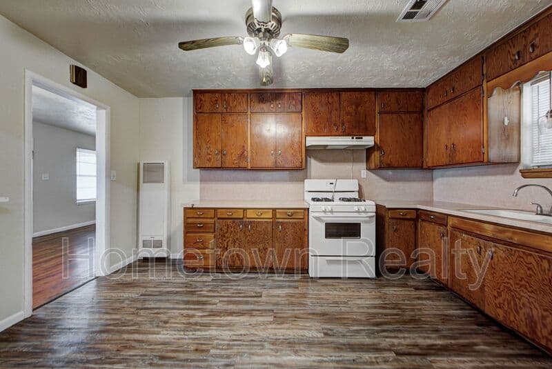 Oklahoma City House: 7201 S Walker Ave