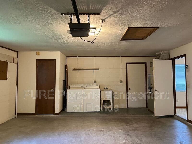 Ocala House: 3242 NE 32 Avenue