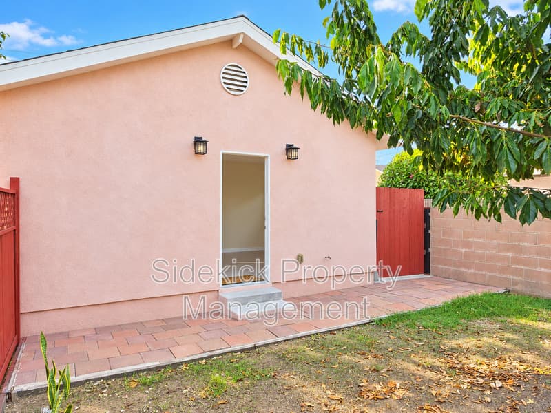 Whittier House: 8620 Greenleaf Ave