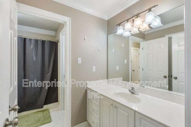 Collierville House: 10290 Shrewsbury Run Way