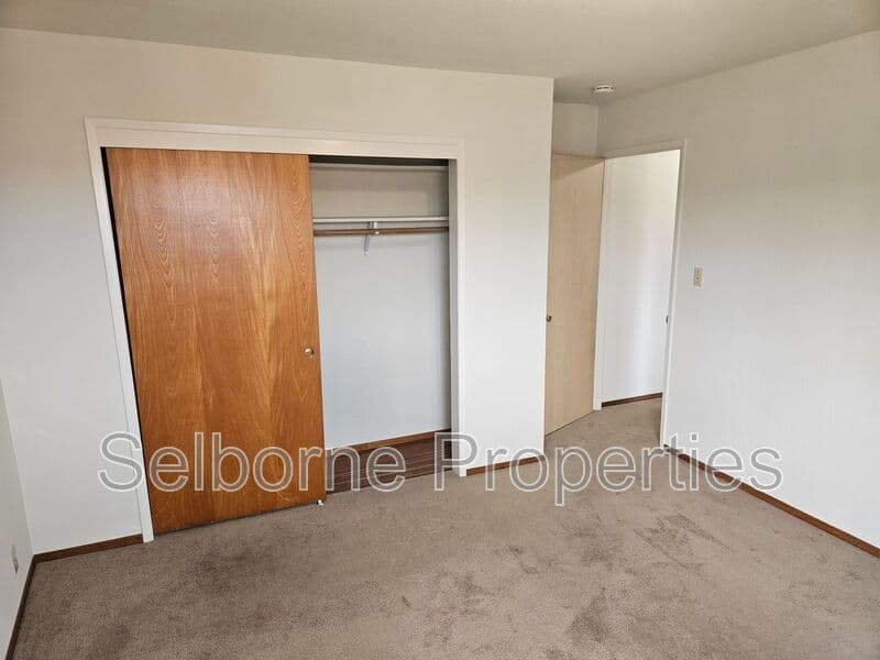 Oakland House: 2500 Ivy Dr.