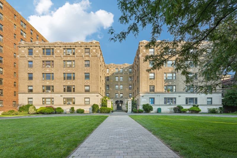 East Orange Condo: 120 S Harrison St - Apt - 37