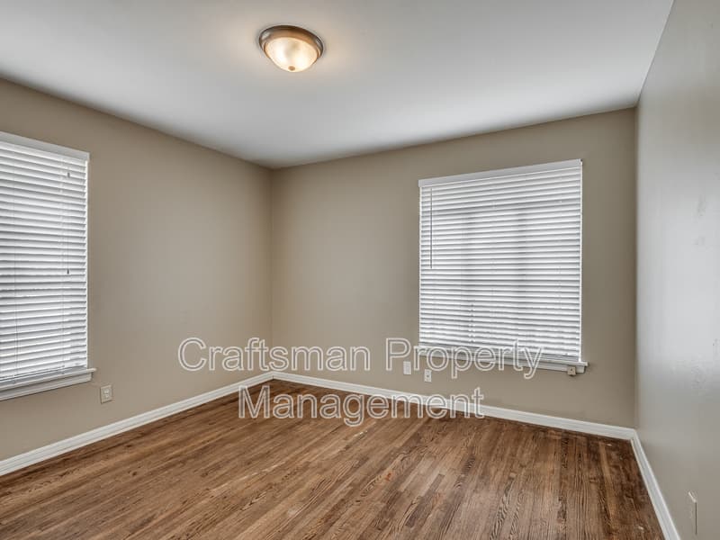 The Village House: 1724 Churchill Way