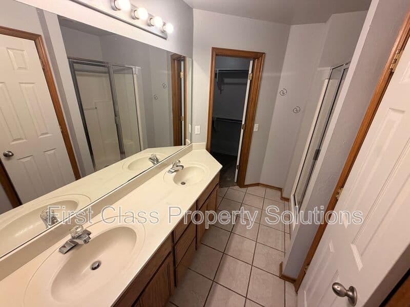 Yukon House: 12306 SW 13th St