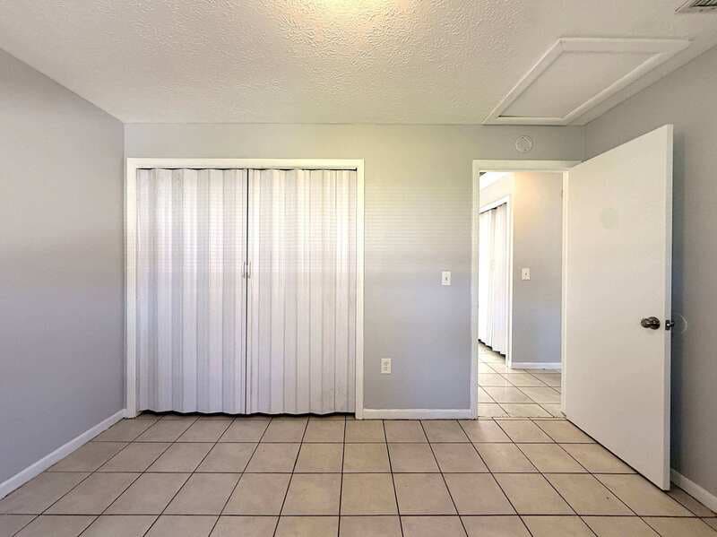 Tampa Condo: 1413 East 99th Avenue