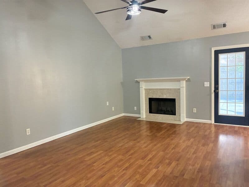 Rincon House: 105 E 9th St
