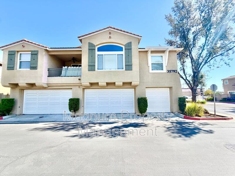 Murrieta House: 35792 Hazelhurst St